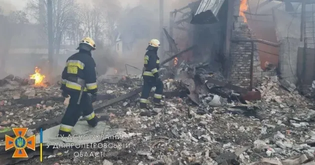 За добу рятувальники Харківського гарнізону ДСНС здійснили 22 оперативні виїзди, з яких на ліквідацію пожеж — 12, у т.ч. пожеж спричинених обстрілами — 4, пожежі з інших причин — 8, також 2 — на проведення аварійно-рятувальних робіт, 7 — для надання допомоги населенню та 1 — інший виїзд.