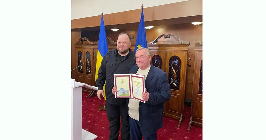 Фото з відкритих джерел Відзнаку за щоденну кропітку працю отримав керівник медзакладу Чугуєва на порталі Gromada Group