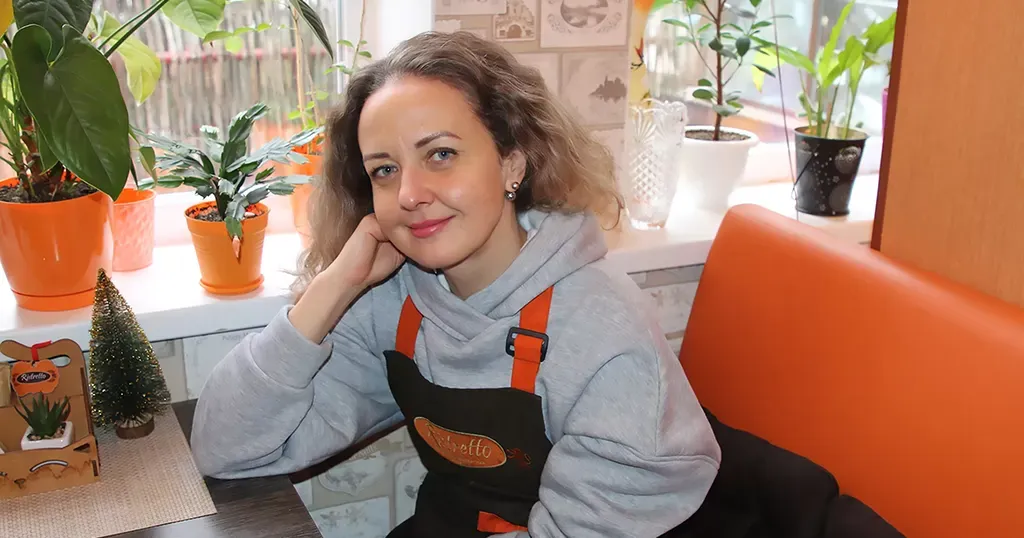 Ольга Снурникова, власниця кав’ярні-кондитерської «Ristretto» Затишна кав’ярня, приглушена музика, відвідувачі, що жваво спілкуються, неповторний аромат кави, а за вікном — метушливий ритм міста і перехожі, що кудись квапляться за будь-якої погоди.