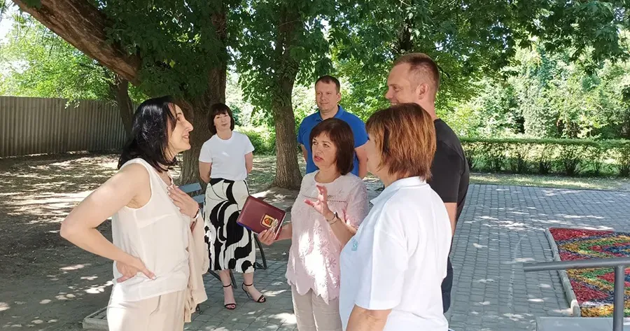 Фото з телеграм-каналу Новини Чугуєва Сьогодні в Чугуївському центрі життестійкості побували представники Уряду на порталі Gromada Group
