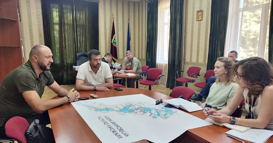 Фото Чугуївської РВА У Чугуївському районі готуються до зими: допоможуть в цьому й благодійники на порталі Gromada Group