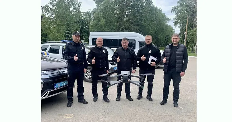Головна світлина новини на сайті Gromada Group Поліцейські Чкаловської громади для оперативного реагування отримали БПлА на порталі Gromada Group