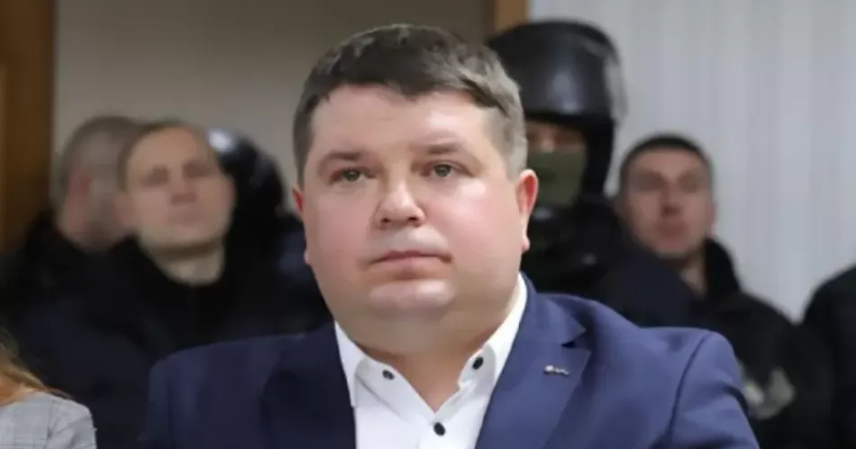 Віктор Сиса «17 лютого колегія суддів ВАКС визнала винуватим колишнього керівника державного підприємства «Гутянське лісове господарство» у вчиненні кримінального правопорушення, передбаченого ч. 3 ст. 369 КК України. Суд призначив йому покарання у виді позбавлення волі строком на 5 років 6 місяців з конфіскацією частини майна» – інформує суд.