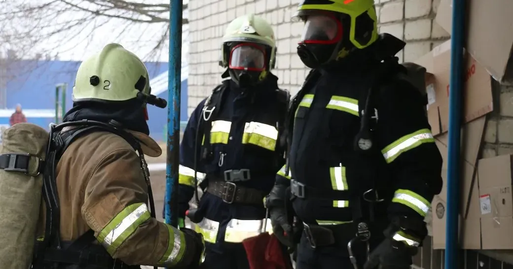 Фото: ДСНС Харківщини 16 березня у підвалі п'ятиповерхового житлового будинку у м. Чугуїв, вул. Горишного, 128, горіли домашні речі та сміття.