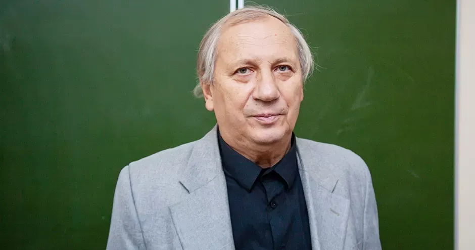 Володимир Драгобецький Професор, доктор технічних наук, заслужений діяч науки і техніки України, колоритний митець у образотворчому жанрі мистецтва, талановитий спортсмен, а протягом останніх чотирьох десятиліть ще й ясновидець (без жодних жартів!) — навіть такий багатогранний портрет Володимира Драгобецького не розкриває повністю масштабу його таланту і захоплень.
