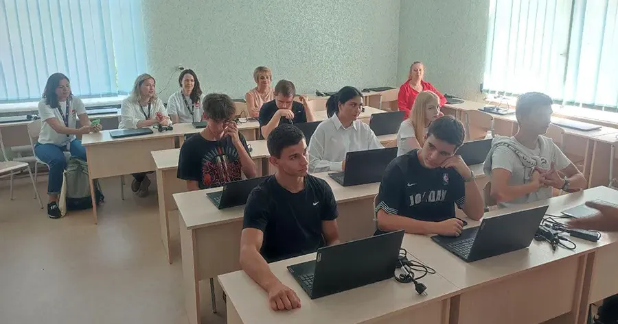 Фото Новопокровської СВА Есхарівським ліцеїстам створили «Паралельну школу» на порталі Gromada Group