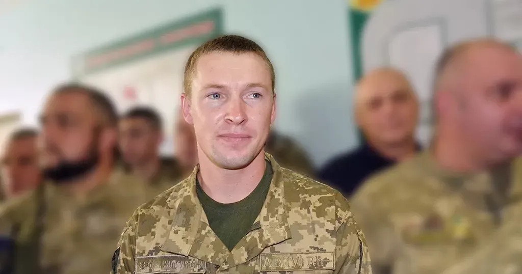 Депутати Чугуївської райради на останній позачерговій сесії проголосували за присвоєння звання «Почесний громадянин Чугуївського району» п’ятьом відомим землякам. Представляємо одного з них — Героя України, начальника штабу — першого заступника командира третього механізованого батальону 92-ї ОМБр, майора ЗСУ Василя Божка.