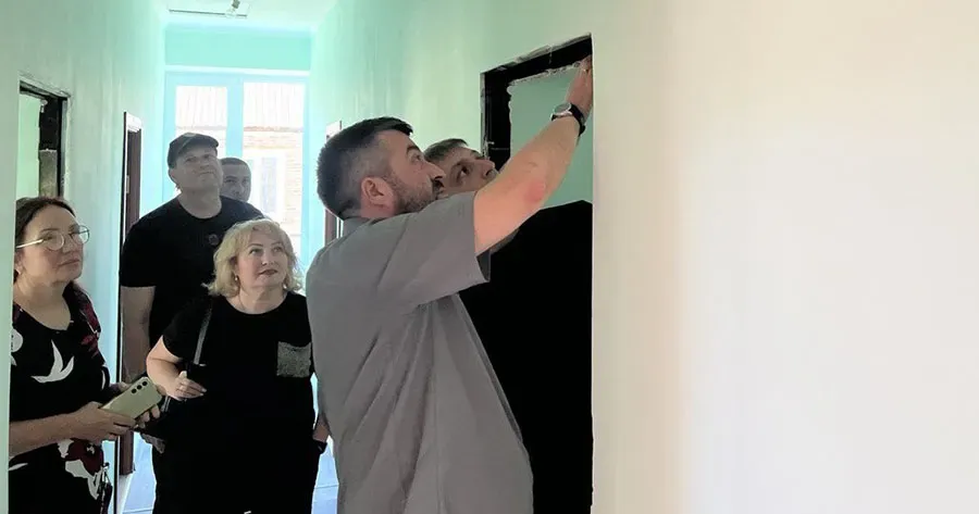 Фото Чугуївської РВА У Коробочкиному що на Чугуївщині відновлюють оселю для прийомної родини на порталі Gromada Group