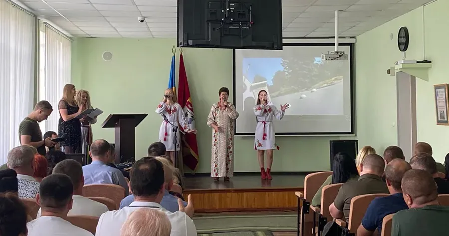 Фото Чугуївської РВА У Чугуївській міській раді відбулася урочиста церемонія нагородження обласними, районними та міськими відзнаками з нагоди 385-у річниці заснування міста.